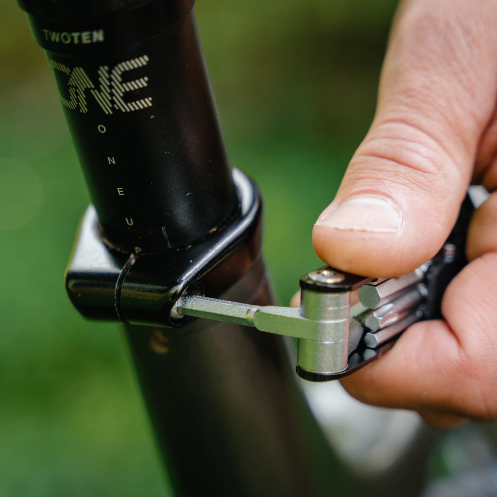 OneUp Components Threadless Carrier Stows 20 Function EDC V2 Multitool In Your Steerer - Foto 9